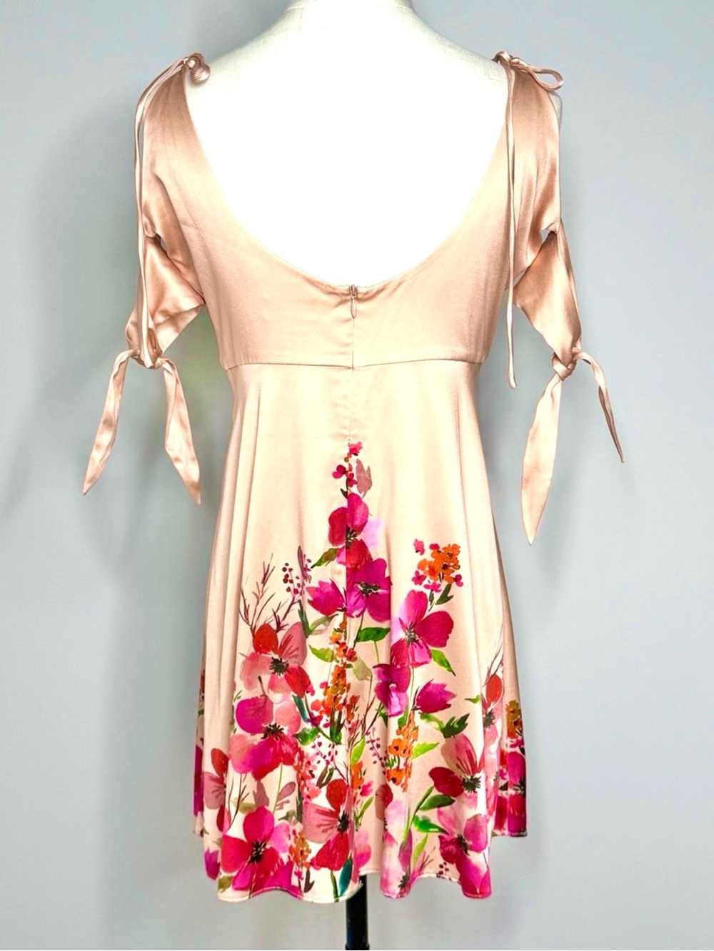 LPA Dress 191 Silk Floral Mini Dress Open Back Peach Champagne Size Large - Picture 3 of 11